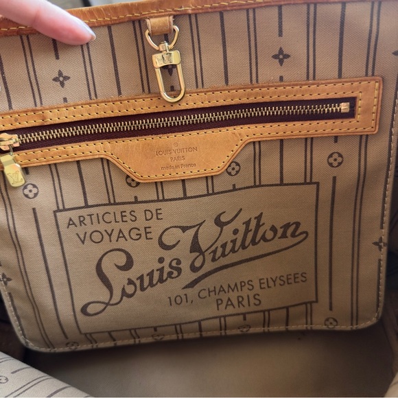 Louis Vuitton Neverfull Bag - Picture 9 of 16